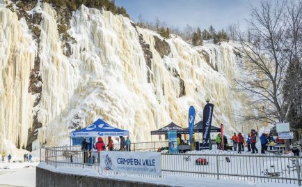 Escalade de glace au Parc des Chutes avec Grimpe en Ville