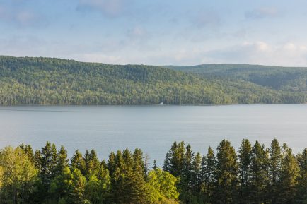 Lac Témiscouata, forêt et montagne