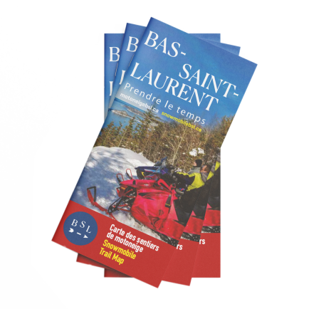 Tourisme-Bas-Saint-Laurent_mockup-brochure_carte-des-sentiers-de-motoneige